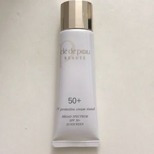 Cle de Peau Beaute UV protective cream tinted (Ocher)